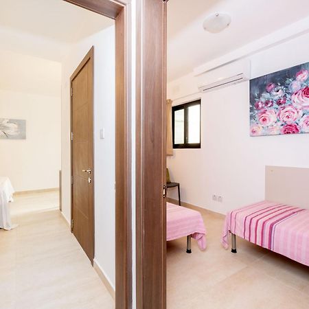 Islet Promenade Seafront Family Apartment With 2 Balconies By Getawaysmalta Bahía de San Pablo Exterior foto