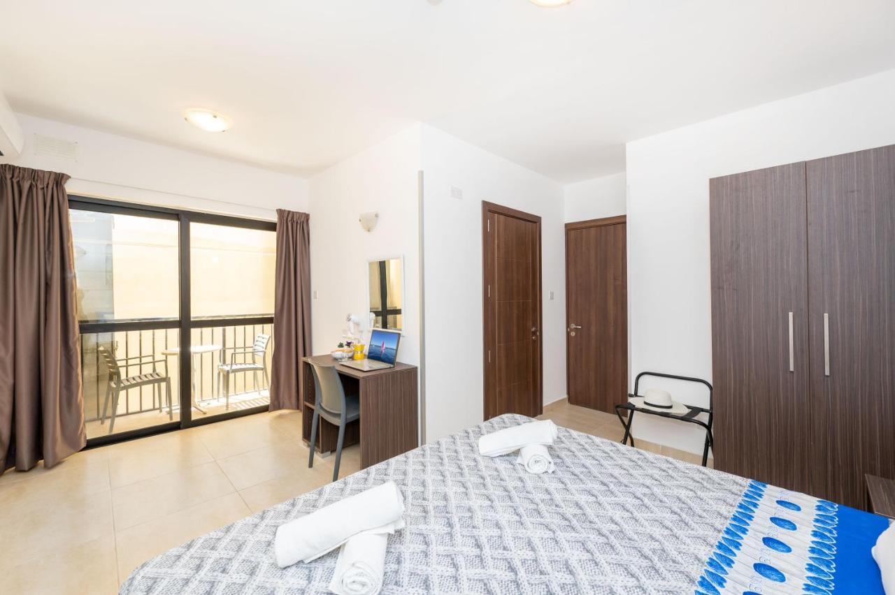 Islet Promenade Seafront Family Apartment With 2 Balconies By Getawaysmalta Bahía de San Pablo Exterior foto