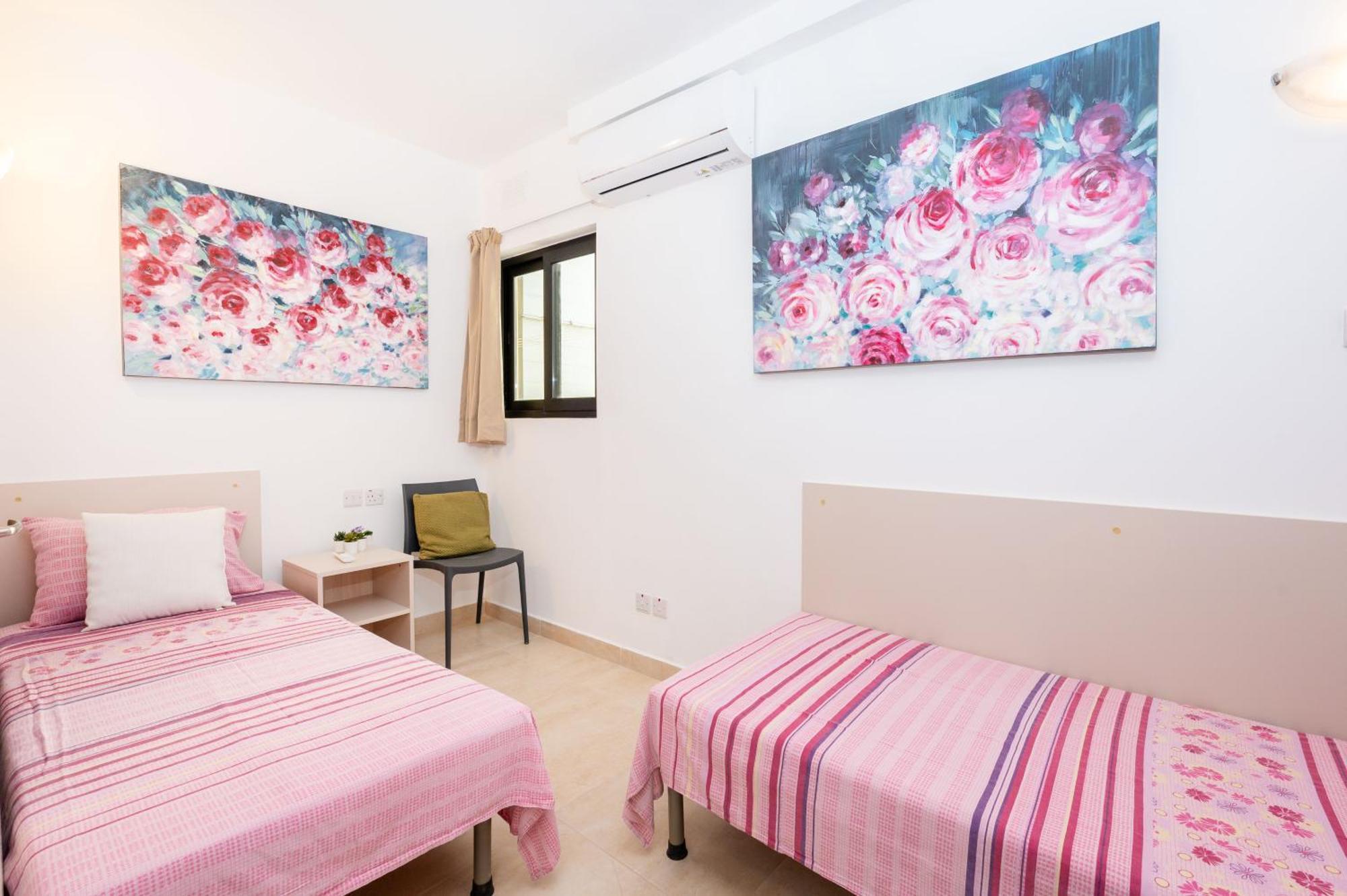 Islet Promenade Seafront Family Apartment With 2 Balconies By Getawaysmalta Bahía de San Pablo Exterior foto