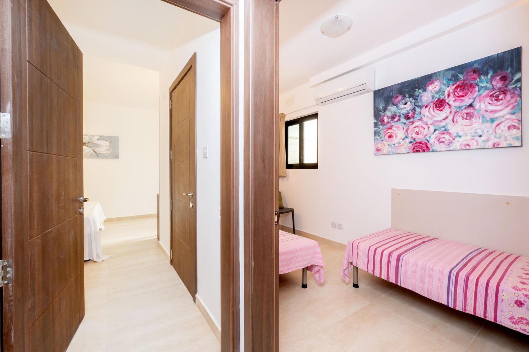 Islet Promenade Seafront Family Apartment With 2 Balconies By Getawaysmalta Bahía de San Pablo Exterior foto